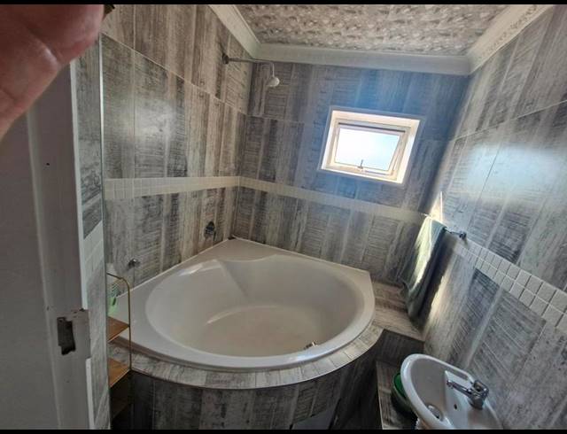 2 BEDROOM APARTMENT FOR SALE IN WINCHESTER HILLS